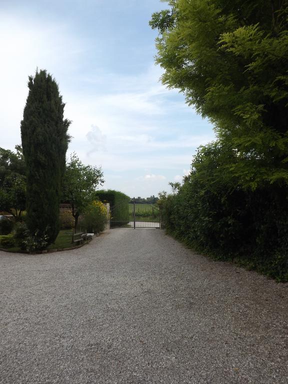 B&B Ai Tre Confini Monzambano Exterior photo