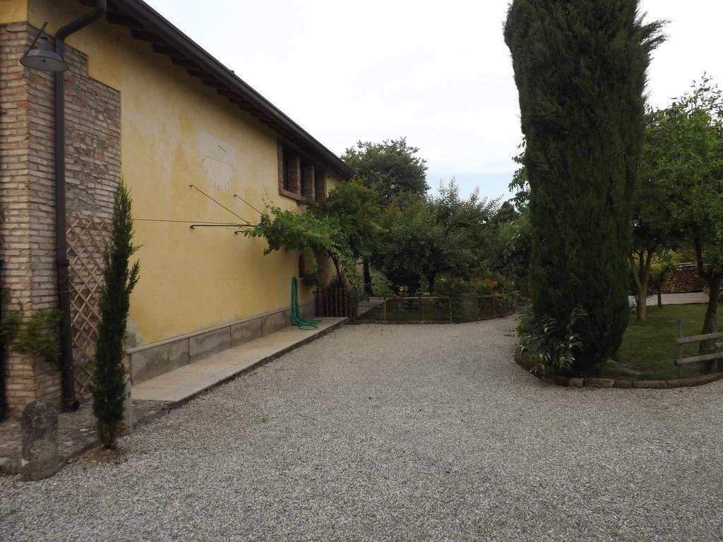 B&B Ai Tre Confini Monzambano Exterior photo